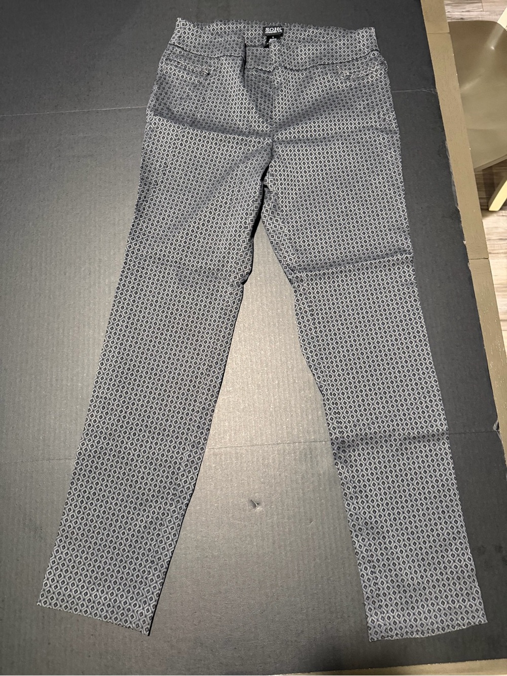 Soho Apparel Gray‎ Diamond-Print Cropped Pants